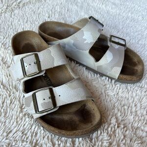 Birkenstock Arizona Women’s size 39 in Sand-Camo